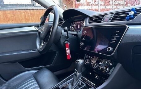 Skoda Superb III рестайлинг, 2019 год, 2 300 000 рублей, 22 фотография