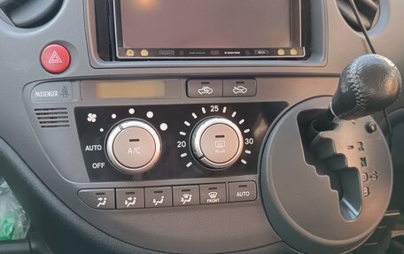 Toyota Sienta I, 2012 год, 999 000 рублей, 10 фотография