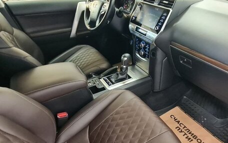 Toyota Land Cruiser Prado 150 рестайлинг 2, 2021 год, 8 950 000 рублей, 3 фотография