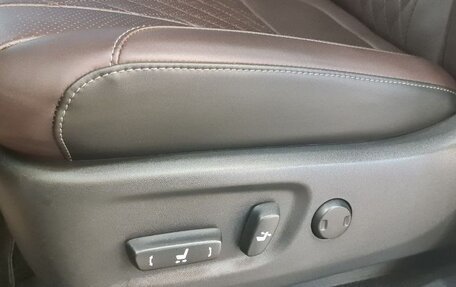 Toyota Land Cruiser Prado 150 рестайлинг 2, 2021 год, 8 950 000 рублей, 7 фотография