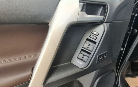 Toyota Land Cruiser Prado 150 рестайлинг 2, 2021 год, 8 950 000 рублей, 11 фотография