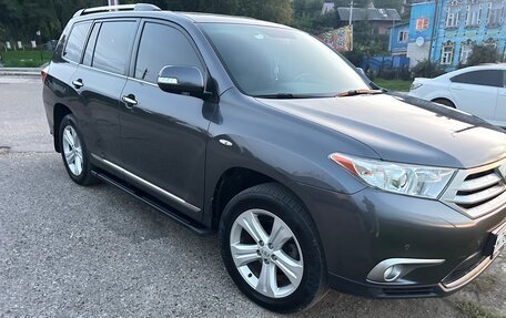 Toyota Highlander III, 2011 год, 2 100 000 рублей, 3 фотография