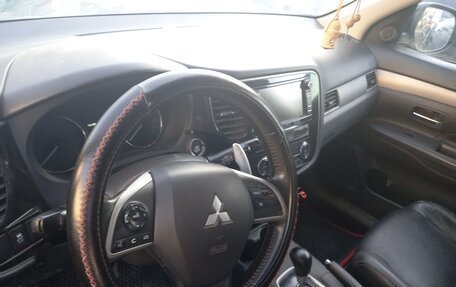 Mitsubishi Outlander III рестайлинг 3, 2012 год, 1 100 000 рублей, 9 фотография