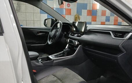 Toyota RAV4, 2024 год, 3 950 000 рублей, 8 фотография
