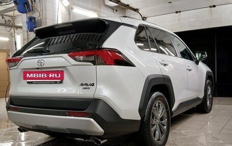 Toyota RAV4, 2024 год, 3 950 000 рублей, 7 фотография