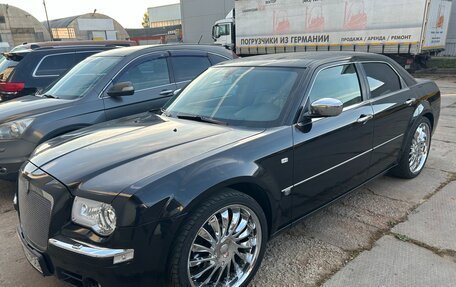 Chrysler 300C II, 2005 год, 1 150 000 рублей, 10 фотография