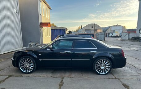 Chrysler 300C II, 2005 год, 1 150 000 рублей, 12 фотография