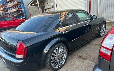Chrysler 300C II, 2005 год, 1 150 000 рублей, 15 фотография