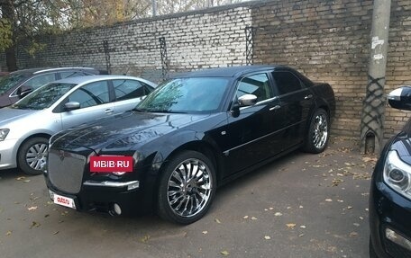 Chrysler 300C II, 2005 год, 1 150 000 рублей, 22 фотография