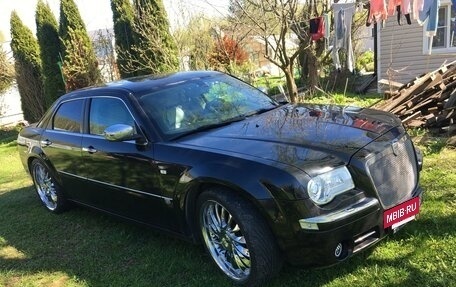 Chrysler 300C II, 2005 год, 1 150 000 рублей, 18 фотография
