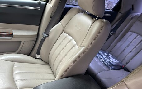 Chrysler 300C II, 2005 год, 1 150 000 рублей, 31 фотография