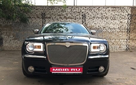 Chrysler 300C II, 2005 год, 1 150 000 рублей, 21 фотография