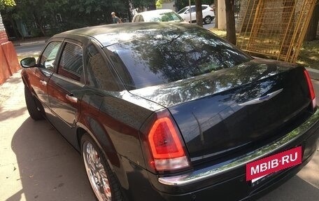 Chrysler 300C II, 2005 год, 1 150 000 рублей, 23 фотография
