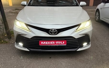 Toyota Camry, 2018 год, 1 900 000 рублей, 1 фотография