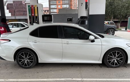 Toyota Camry, 2018 год, 1 900 000 рублей, 3 фотография