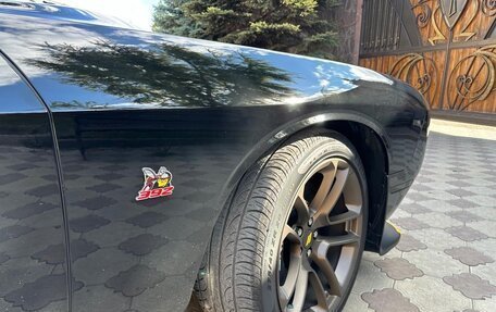 Dodge Challenger III рестайлинг 2, 2021 год, 6 250 000 рублей, 7 фотография