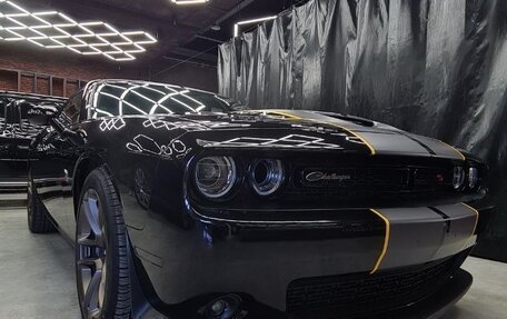 Dodge Challenger III рестайлинг 2, 2021 год, 6 250 000 рублей, 14 фотография