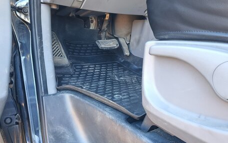 Hyundai H-1 II рестайлинг, 2010 год, 1 650 000 рублей, 14 фотография