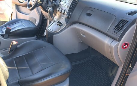 Hyundai H-1 II рестайлинг, 2010 год, 1 650 000 рублей, 11 фотография