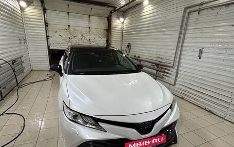 Toyota Camry, 2020 год, 2 800 000 рублей, 4 фотография