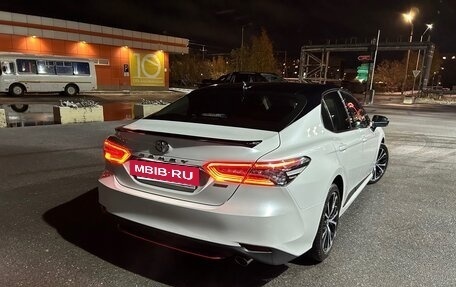 Toyota Camry, 2020 год, 2 800 000 рублей, 5 фотография