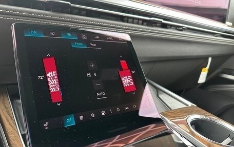 Cadillac Escalade V, 2025 год, 22 299 000 рублей, 13 фотография