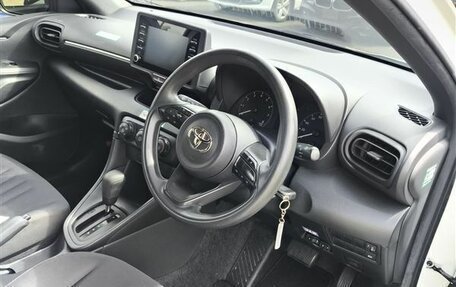 Toyota Yaris, 2021 год, 940 000 рублей, 5 фотография