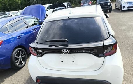 Toyota Yaris, 2021 год, 940 000 рублей, 7 фотография