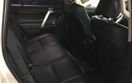 Toyota Land Cruiser Prado 150 рестайлинг 2, 2015 год, 4 320 000 рублей, 13 фотография