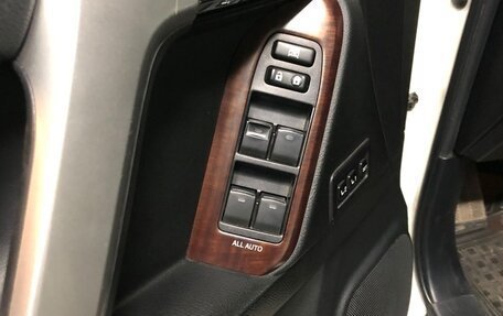 Toyota Land Cruiser Prado 150 рестайлинг 2, 2015 год, 4 320 000 рублей, 25 фотография