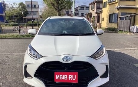 Toyota Yaris, 2022 год, 1 001 000 рублей, 2 фотография