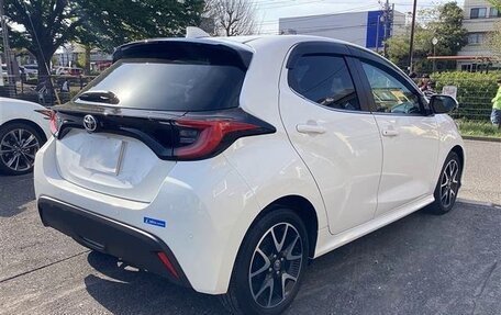 Toyota Yaris, 2022 год, 1 001 000 рублей, 6 фотография