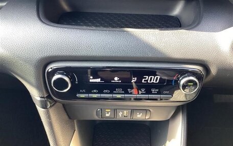 Toyota Yaris, 2022 год, 1 001 000 рублей, 11 фотография