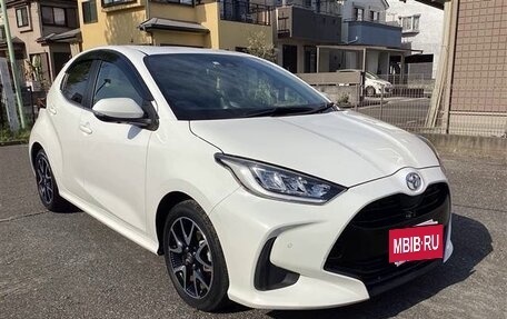 Toyota Yaris, 2022 год, 1 001 000 рублей, 3 фотография