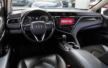 Toyota Camry, 2019 год, 2 600 000 рублей, 6 фотография