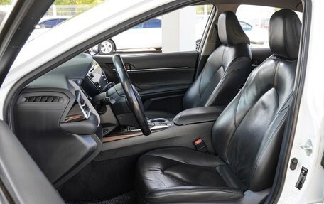 Toyota Camry, 2019 год, 2 600 000 рублей, 10 фотография