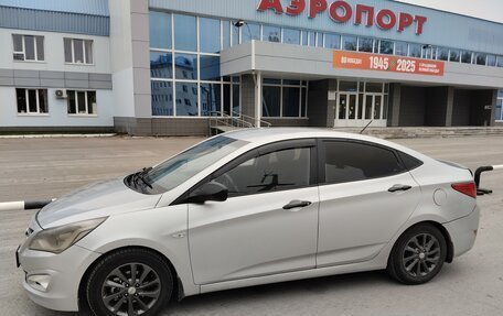 Hyundai Solaris II рестайлинг, 2014 год, 555 555 рублей, 1 фотография