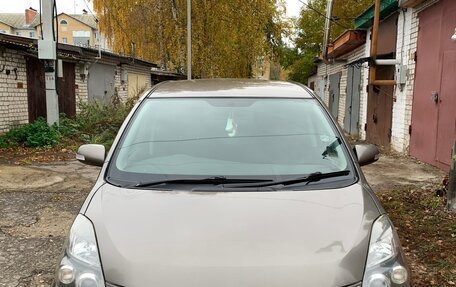 Toyota ISis I, 2010 год, 1 195 000 рублей, 1 фотография