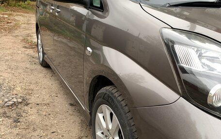 Toyota ISis I, 2010 год, 1 195 000 рублей, 2 фотография