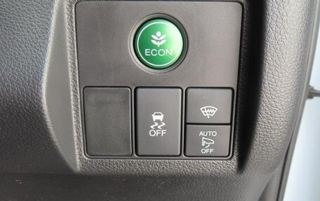 Honda Vezel, 2016 год, 1 303 000 рублей, 22 фотография