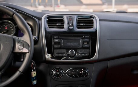 Renault Logan II, 2015 год, 683 000 рублей, 13 фотография