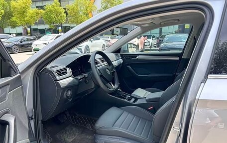 Skoda Superb, 2023 год, 2 100 000 рублей, 8 фотография
