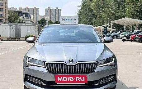 Skoda Superb, 2023 год, 2 100 000 рублей, 2 фотография