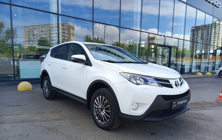 Toyota RAV4, 2015 год, 1 620 000 рублей, 3 фотография