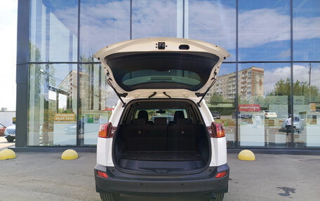 Toyota RAV4, 2015 год, 1 620 000 рублей, 10 фотография