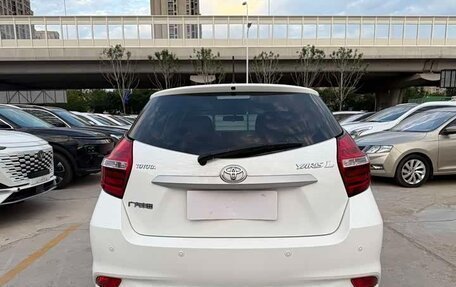 Toyota Yaris, 2022 год, 1 250 000 рублей, 4 фотография