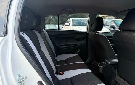 Toyota Yaris, 2022 год, 1 250 000 рублей, 9 фотография