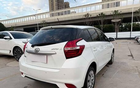 Toyota Yaris, 2022 год, 1 250 000 рублей, 3 фотография