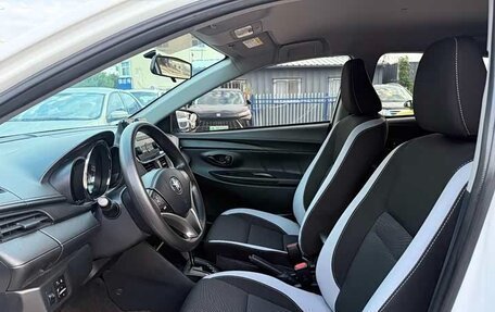 Toyota Yaris, 2022 год, 1 250 000 рублей, 6 фотография
