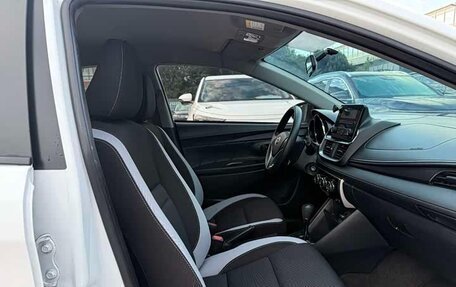 Toyota Yaris, 2022 год, 1 250 000 рублей, 7 фотография